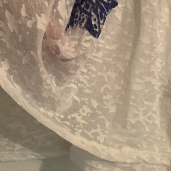 H&M Lightweight Tee: Lovely Blue & White Geo design, Sheerness & Boho look - Picture 6 of 7